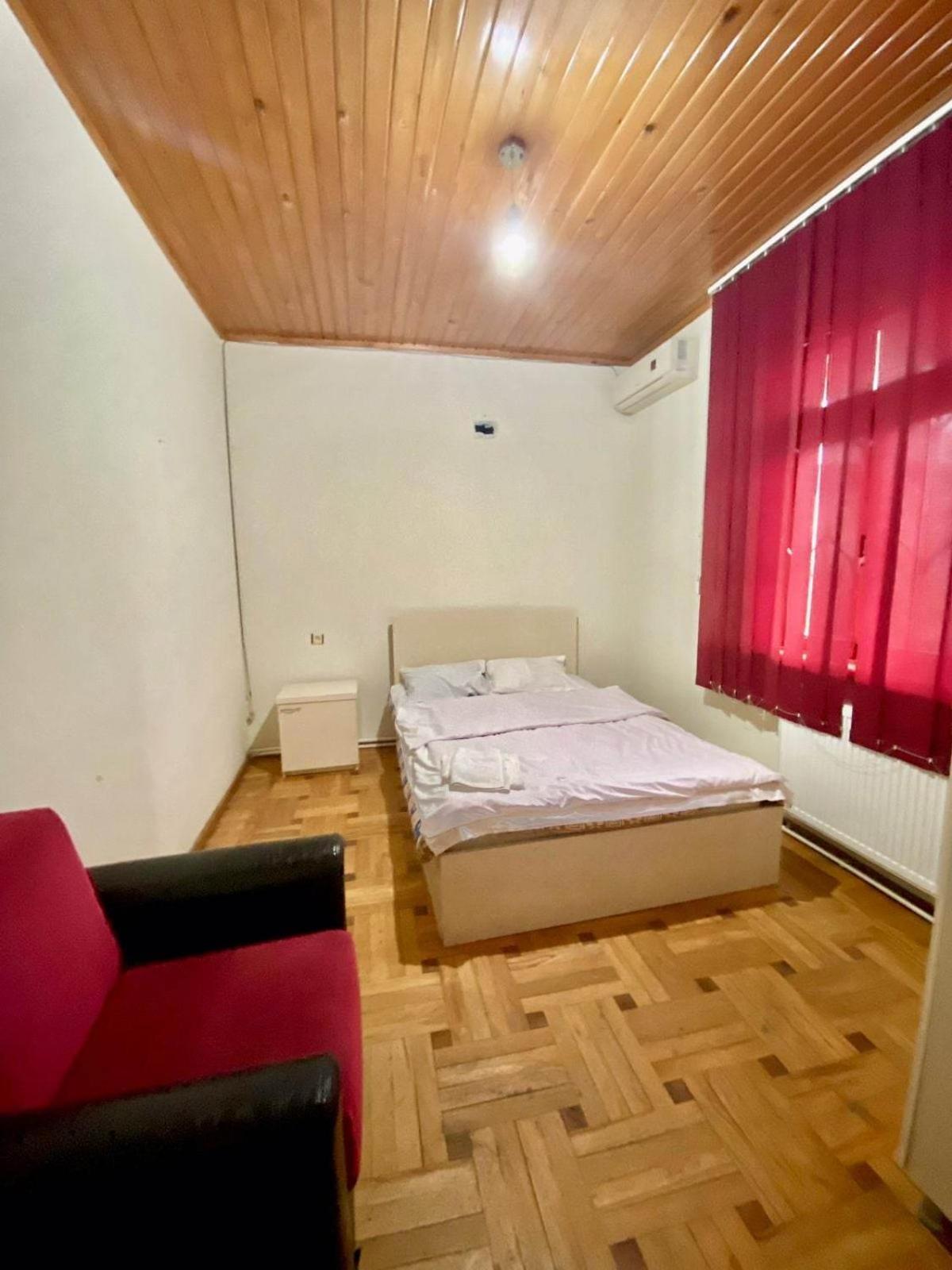 Nino And Ali Apartment Batumi Bagian luar foto