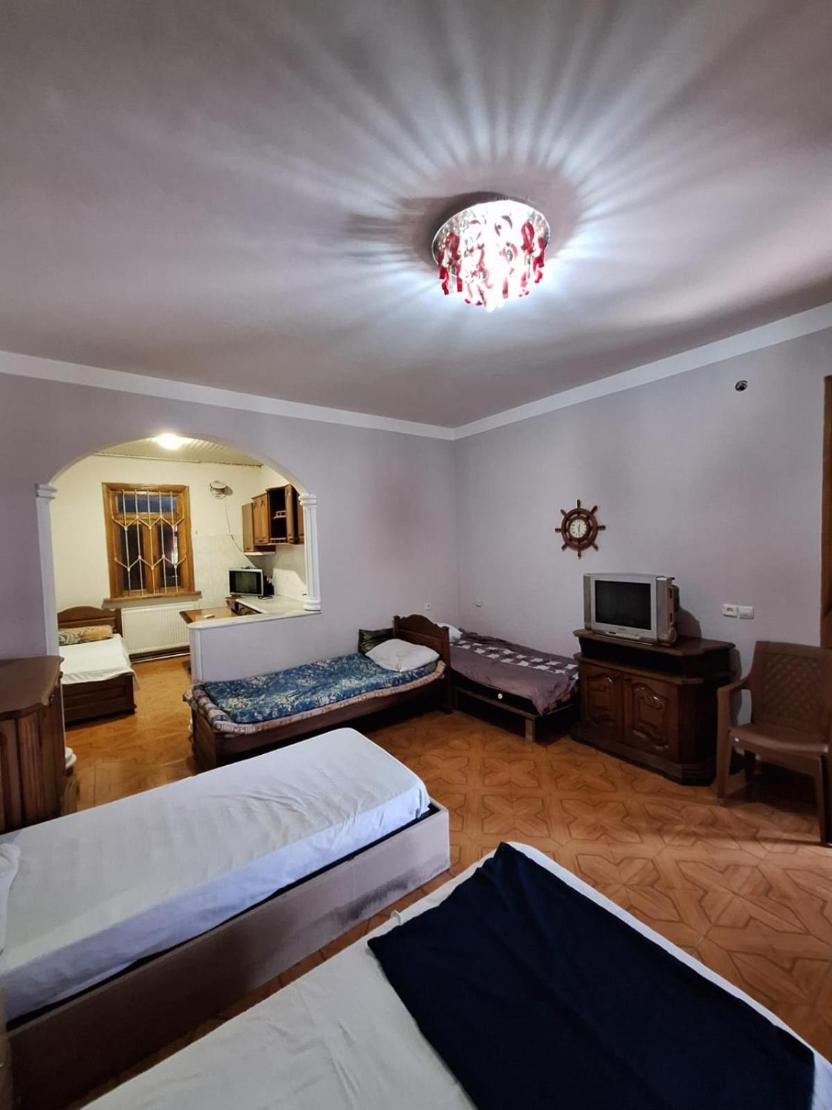 Nino And Ali Apartment Batumi Bagian luar foto