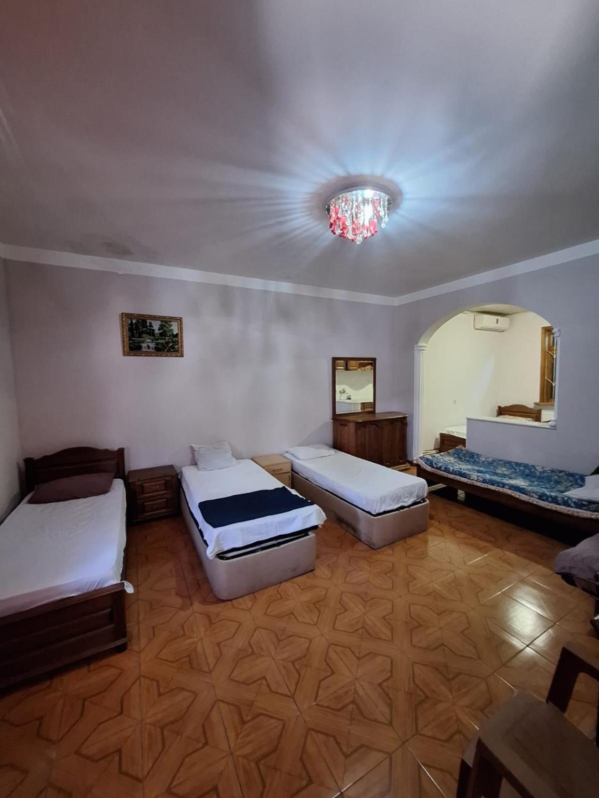 Nino And Ali Apartment Batumi Bagian luar foto